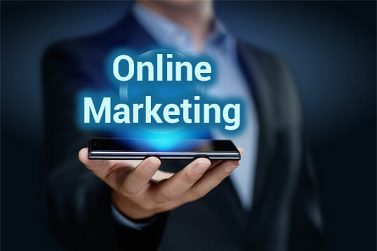 Écriture Marketing en ligne sur une tablette